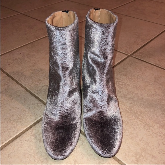 Lewit Lanzo Booties Grey Embossed Velvet. - Picture 2 of 7